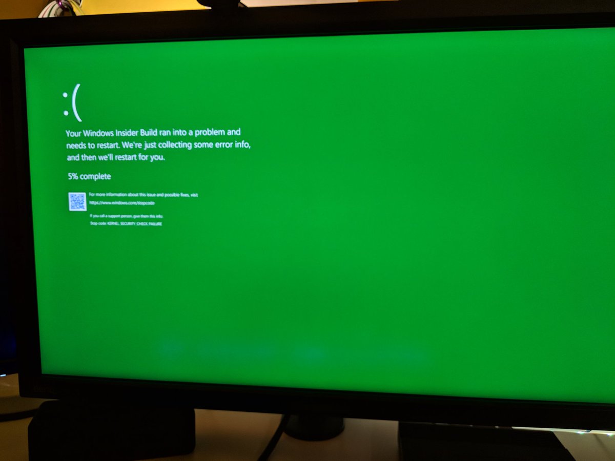 BoomLiam 🐐 al Twitter: "Ah yes. Th classic GREEN screen of death. Good ol' Windows 10. 🤨 https://t.co/k98oUDmZcF" / Twitter